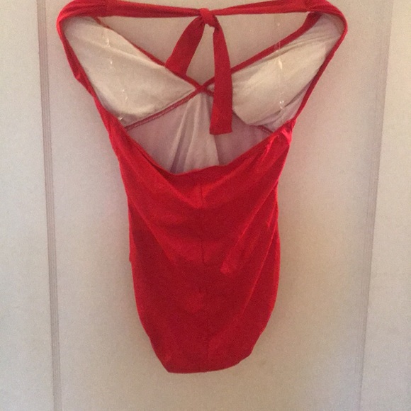 Red One Piece~8 - Picture 3 of 3